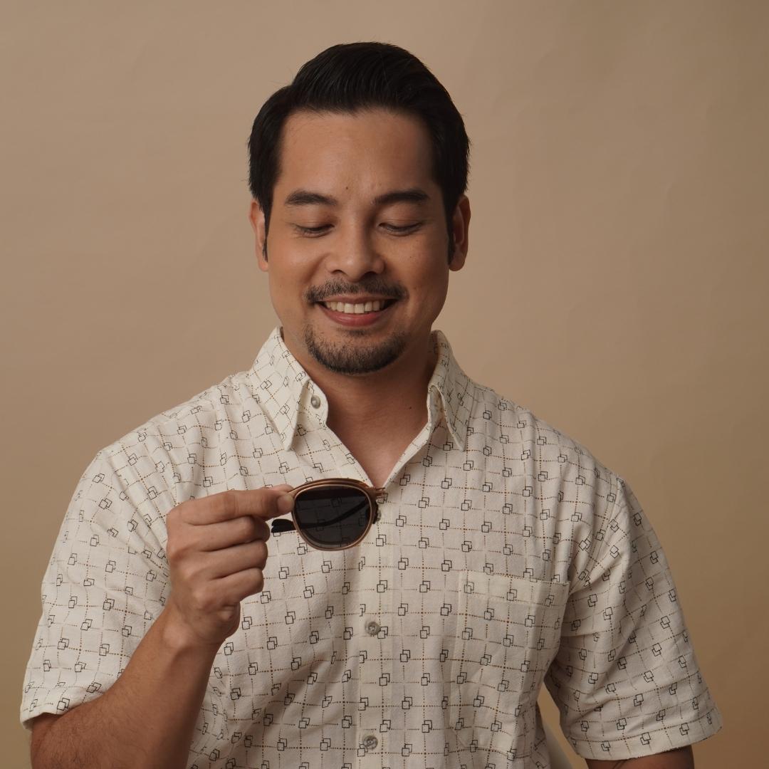 Fold the frame in half. Fold the frame in half.